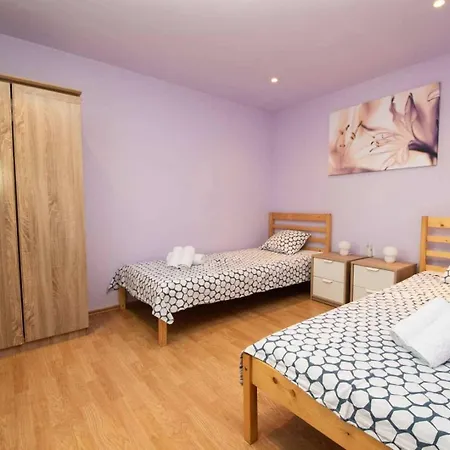 Lejlighed Family-friendly With Swimming Pool Njivice, Krk - 21862