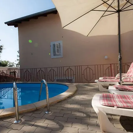 Apartament Family-friendly With Swimming Pool Njivice, Krk - 21862