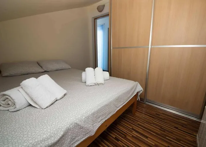 Family-friendly With Swimming Pool - Krk - 21862 Apartment