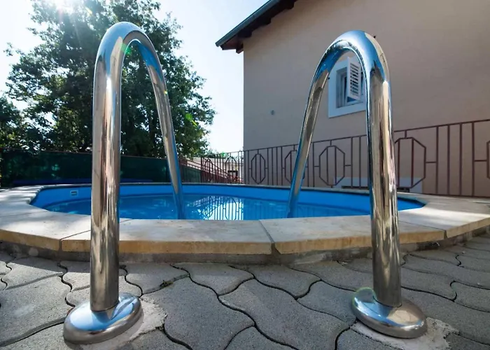 Family-friendly With Swimming Pool - Krk - 21862 Apartment *