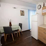 Family-friendly With Swimming Pool - Krk - 21862 公寓 奈维斯